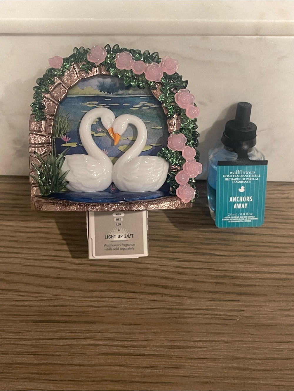BBW BATH AND BODY WORKS SWAN LAKE PLUG WALLFLOWER NIGHT LIGHT ANCHORS AWAY BULB